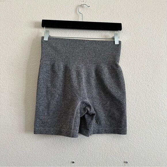 Gray short biker shorts - Picture 6 of 7